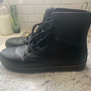 Dr. Martens Leyton Boot